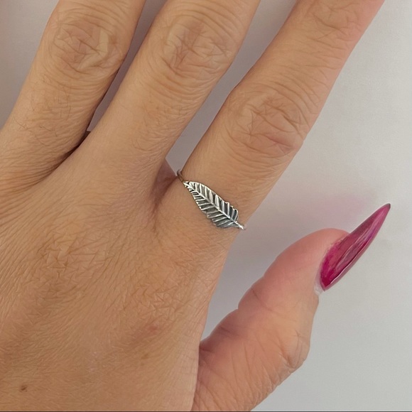 Sterling silver feather ring, feather ring, silver dainty ring, midi ring - Picture 9 of 11